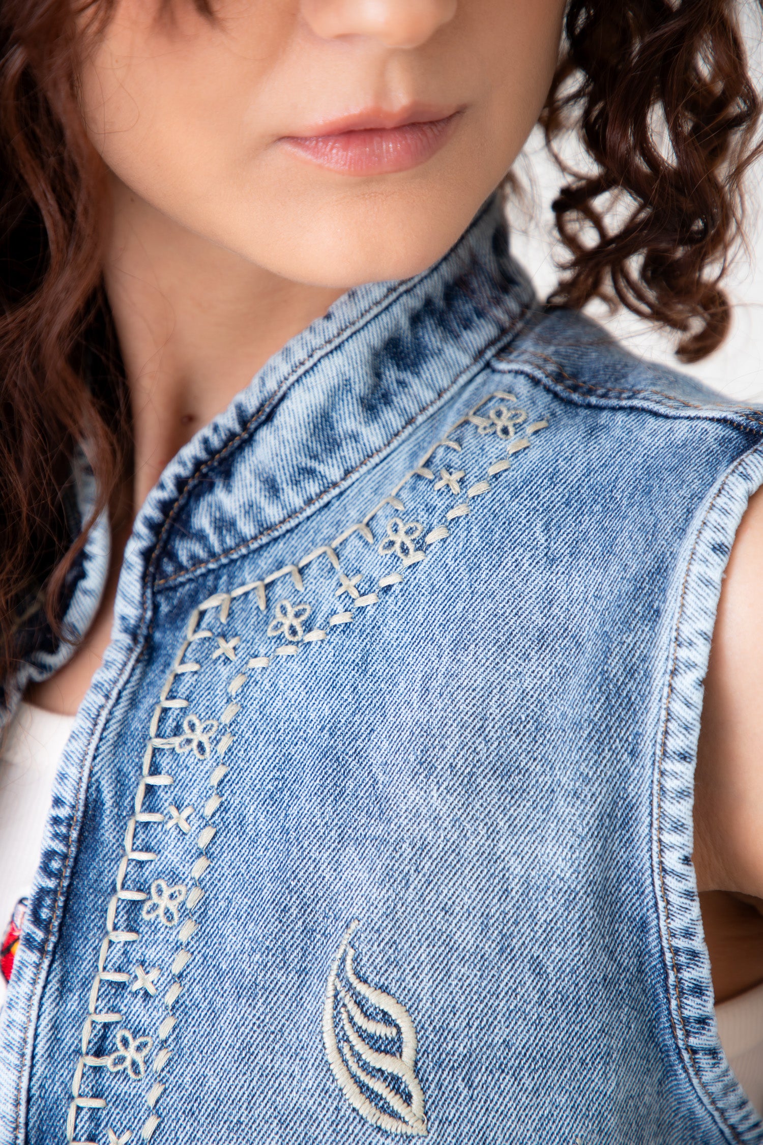 Chaleco Denim Bordado DANK